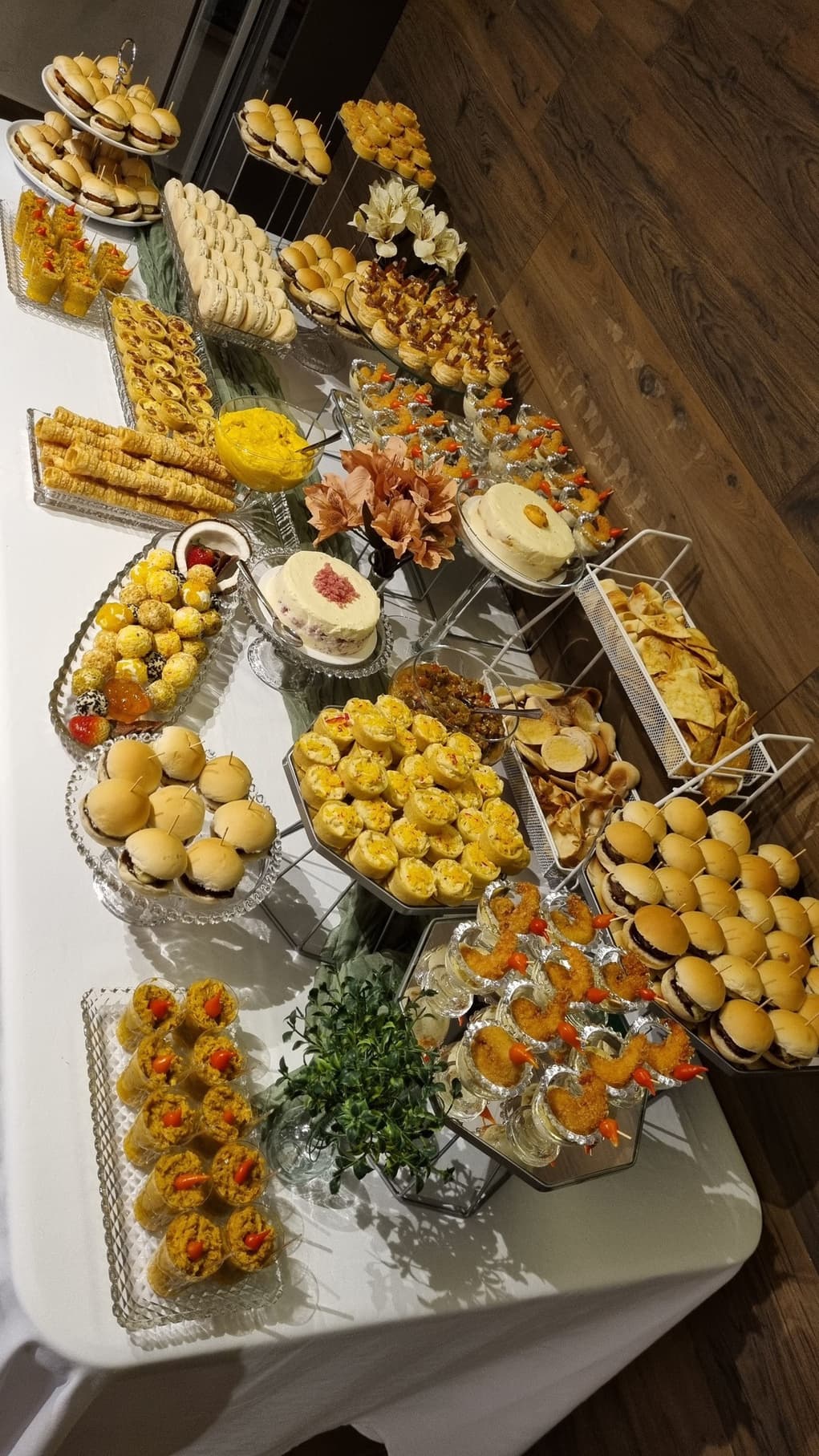 Mesa de salgados e entradinhas da Lú na Cozinha